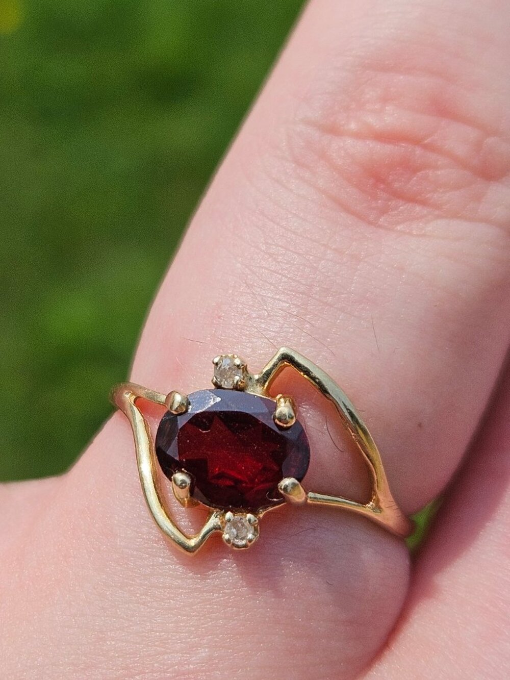 10K Yellow Gold Garnet & Diamond Fan Style Bypass Cocktail Ring Size 7.25